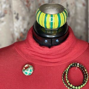 NWOT: Women’s Green Clamp and Stretch Bracelets and Ring Set